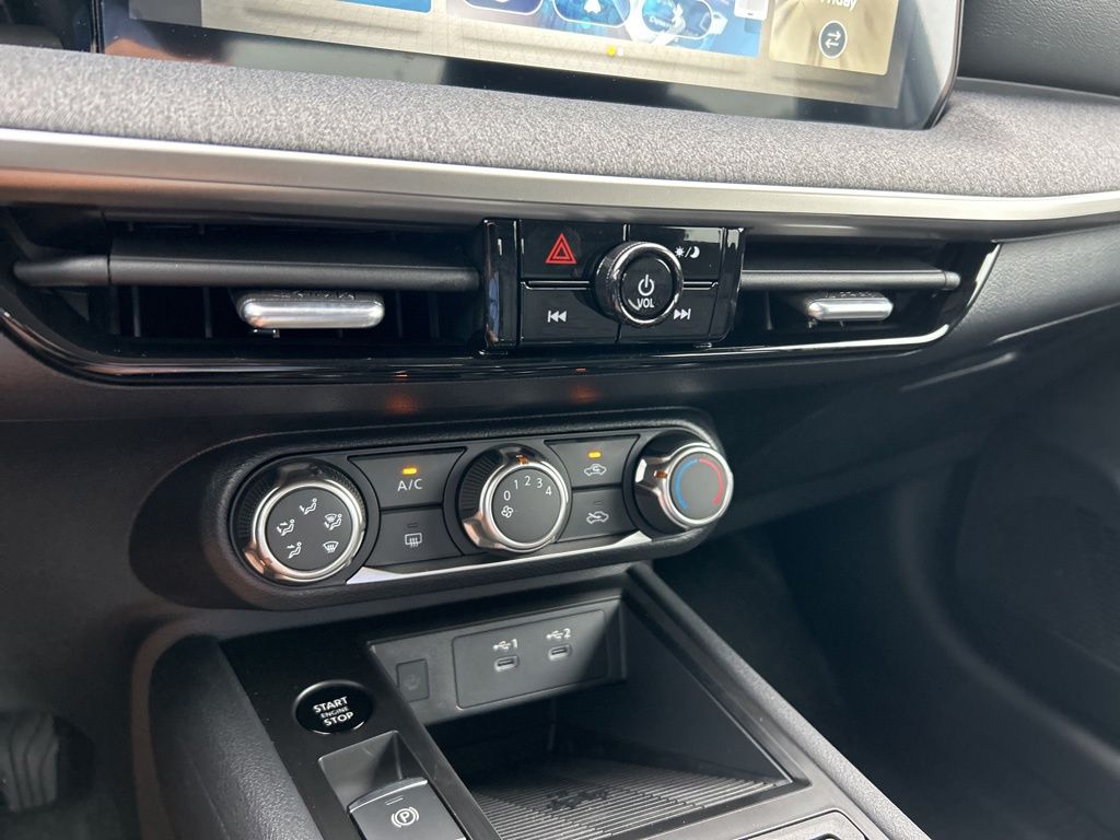 2025 Nissan Kicks SV photo 25