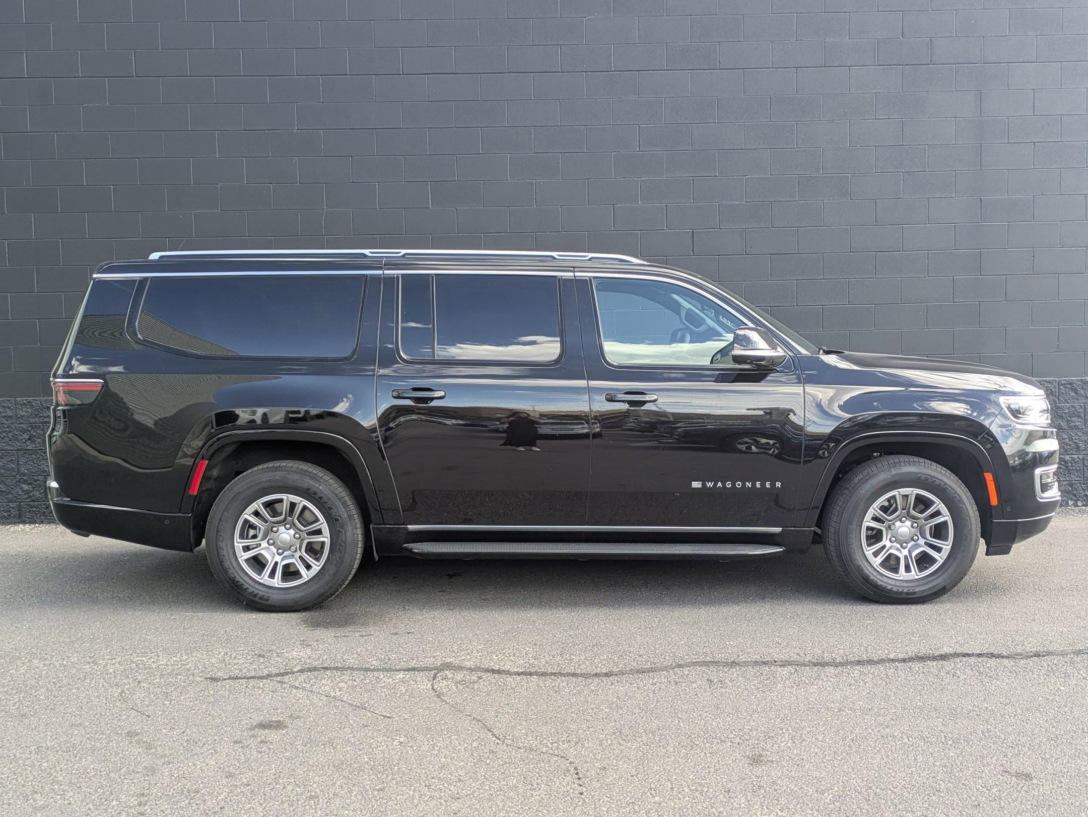2023 Jeep Wagoneer L Base photo 4