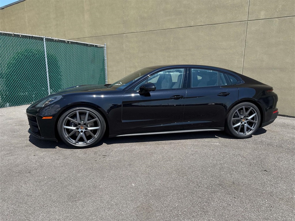 2025 Porsche Panamera 4 photo 2