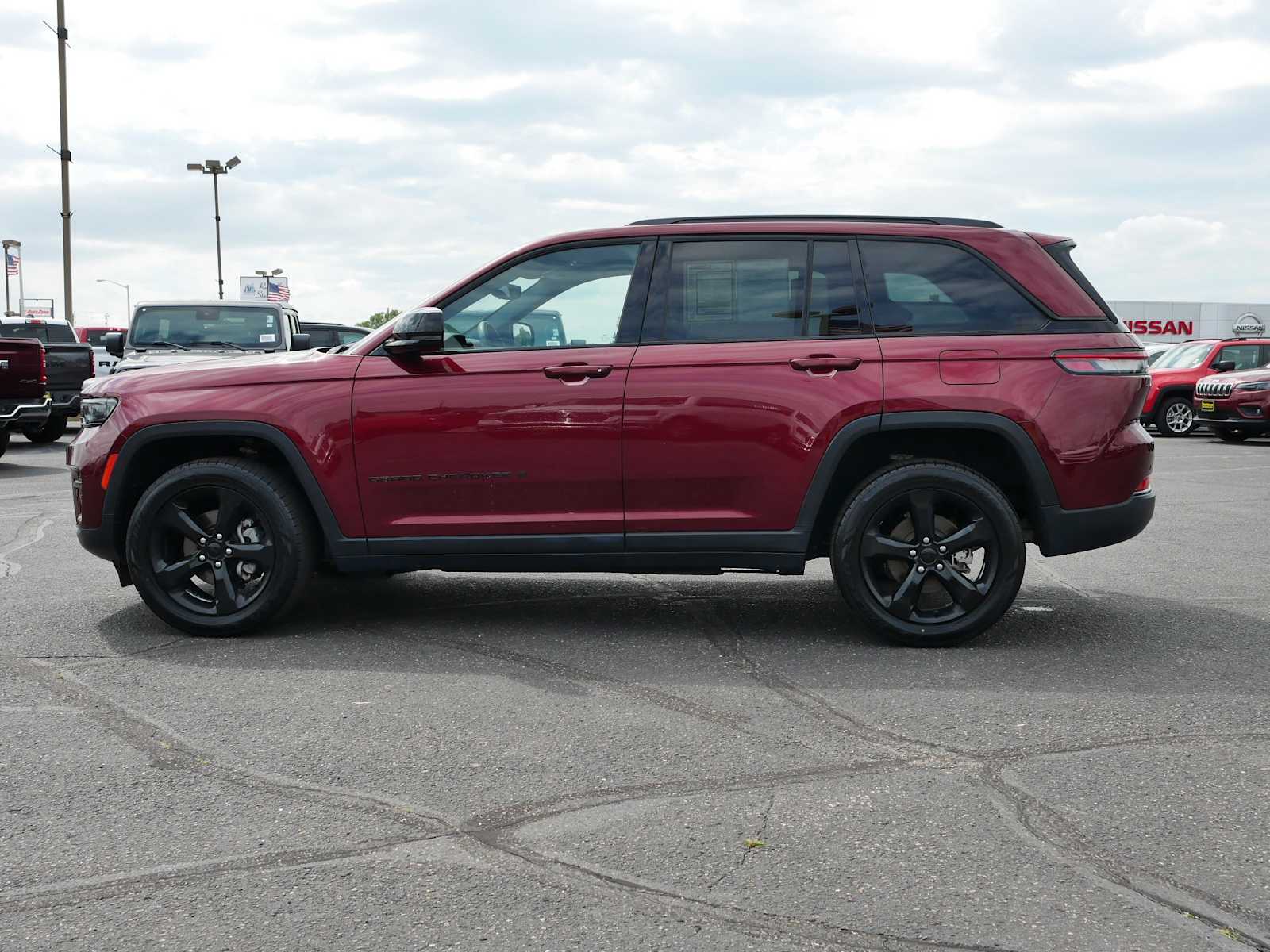 2023 Jeep Grand Cherokee Altitude photo 4