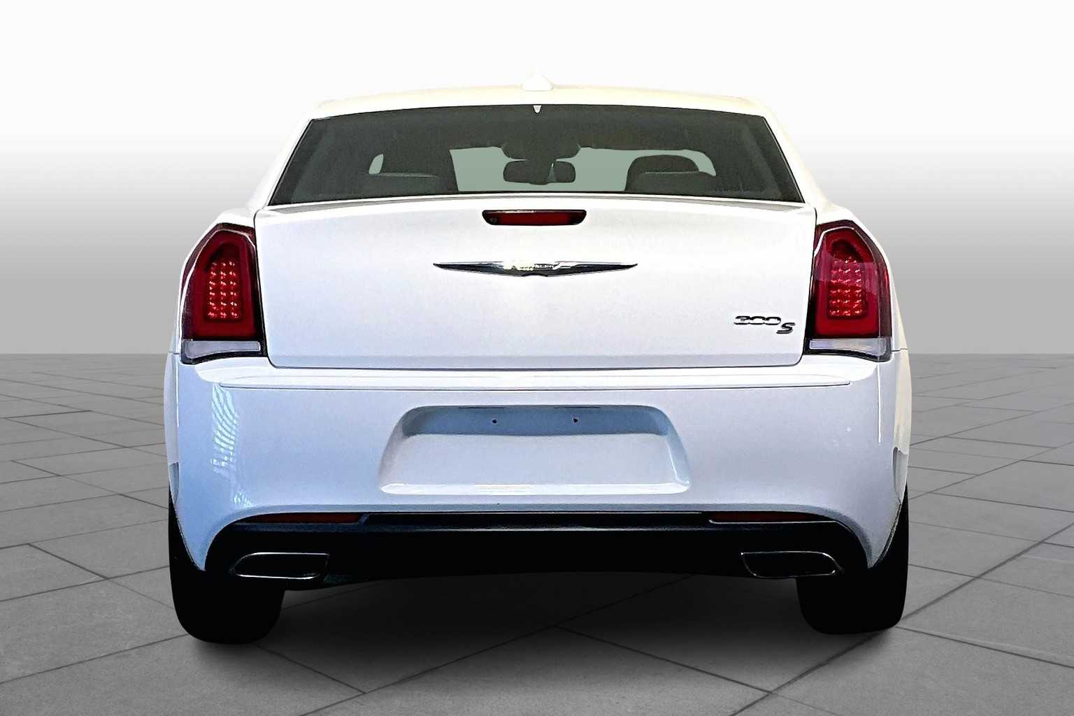 2019 Chrysler 300 S photo 4