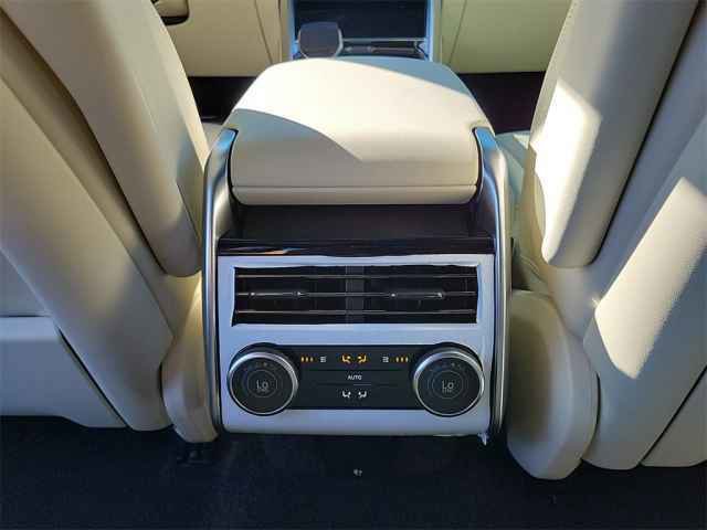 2025 Land Rover Range Rover SE photo 21