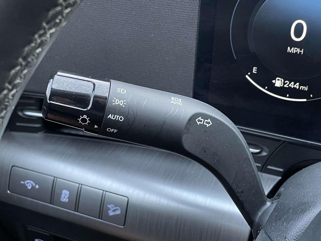 2025 Hyundai Kona Limited photo 10