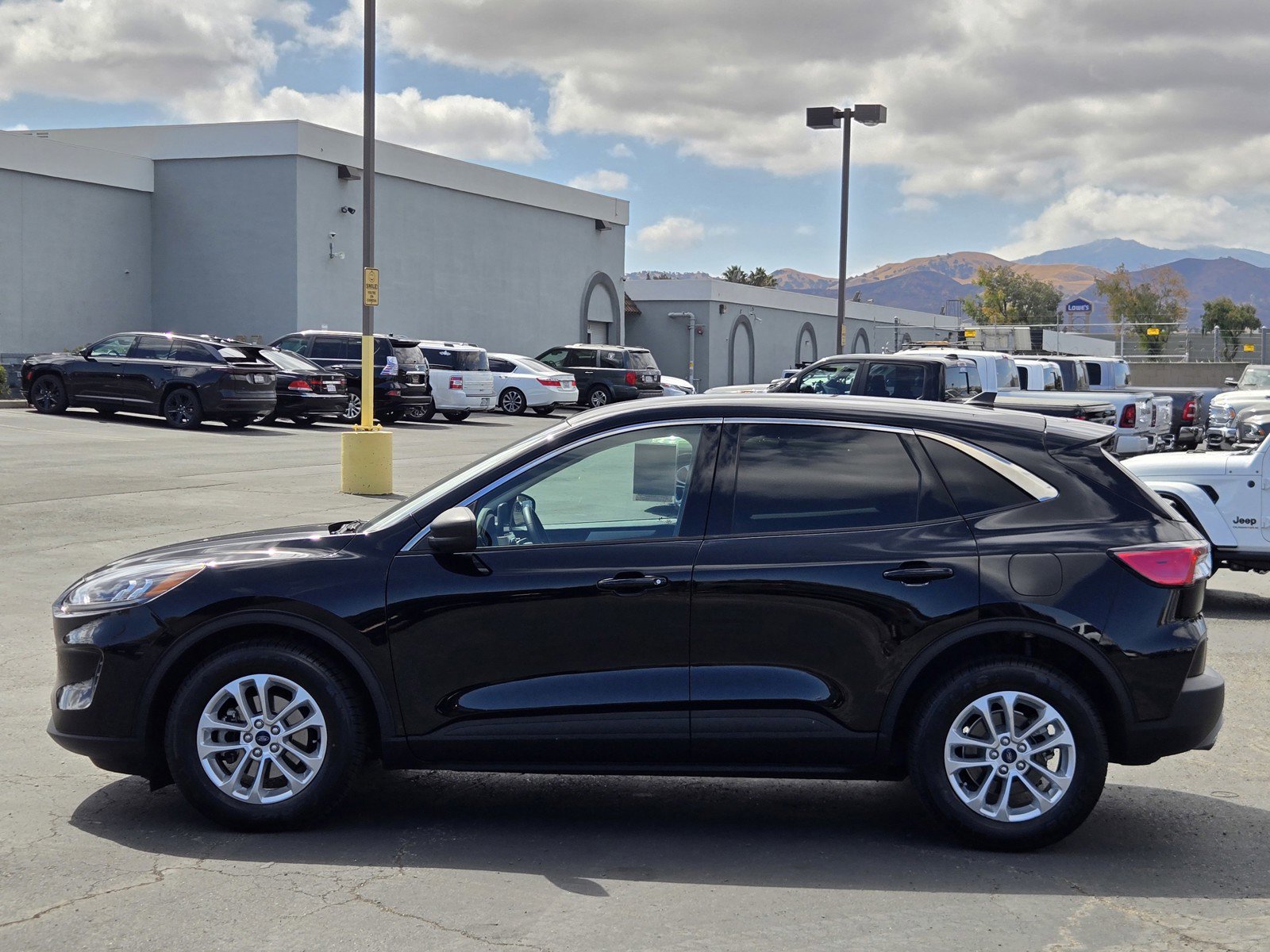 2022 Ford Escape SE photo 3