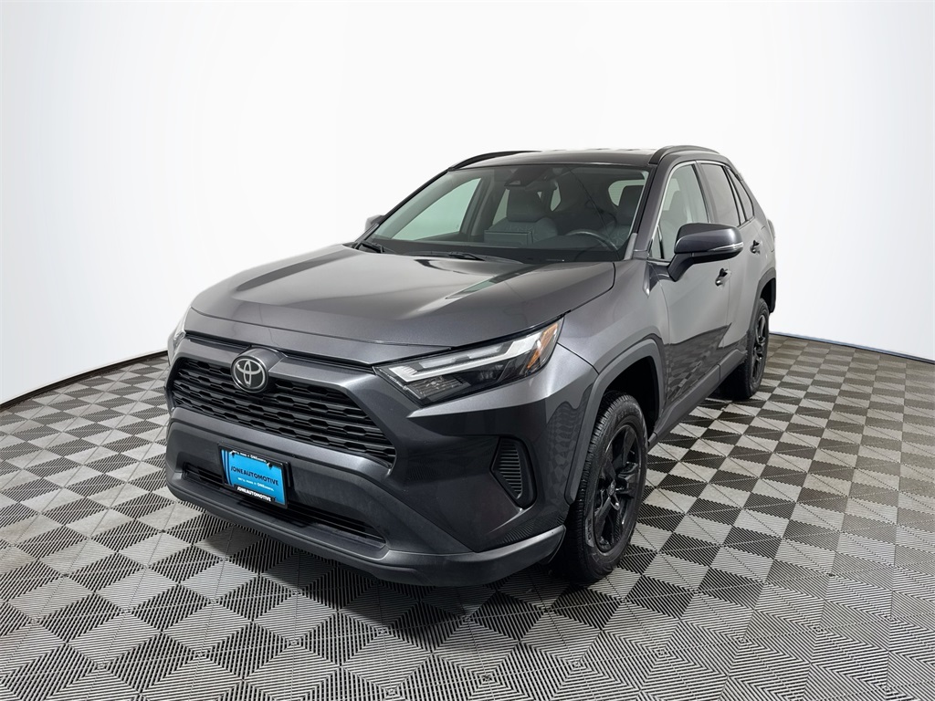 2022 Toyota RAV4 XLE's photo