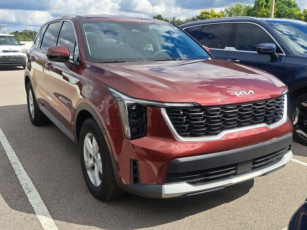 2025 Kia Sorento LX photo 4