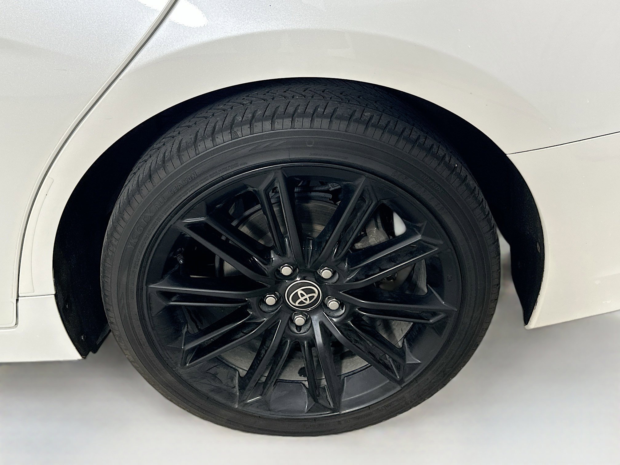 2022 Toyota Avalon Hybrid XSE photo 7