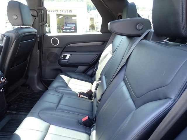 2020 Land Rover Discovery HSE photo 13