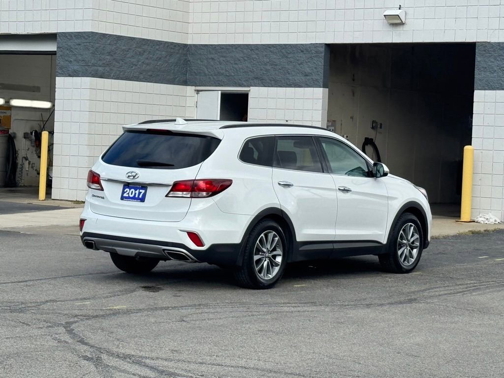 2017 Hyundai Santa Fe SE photo 3
