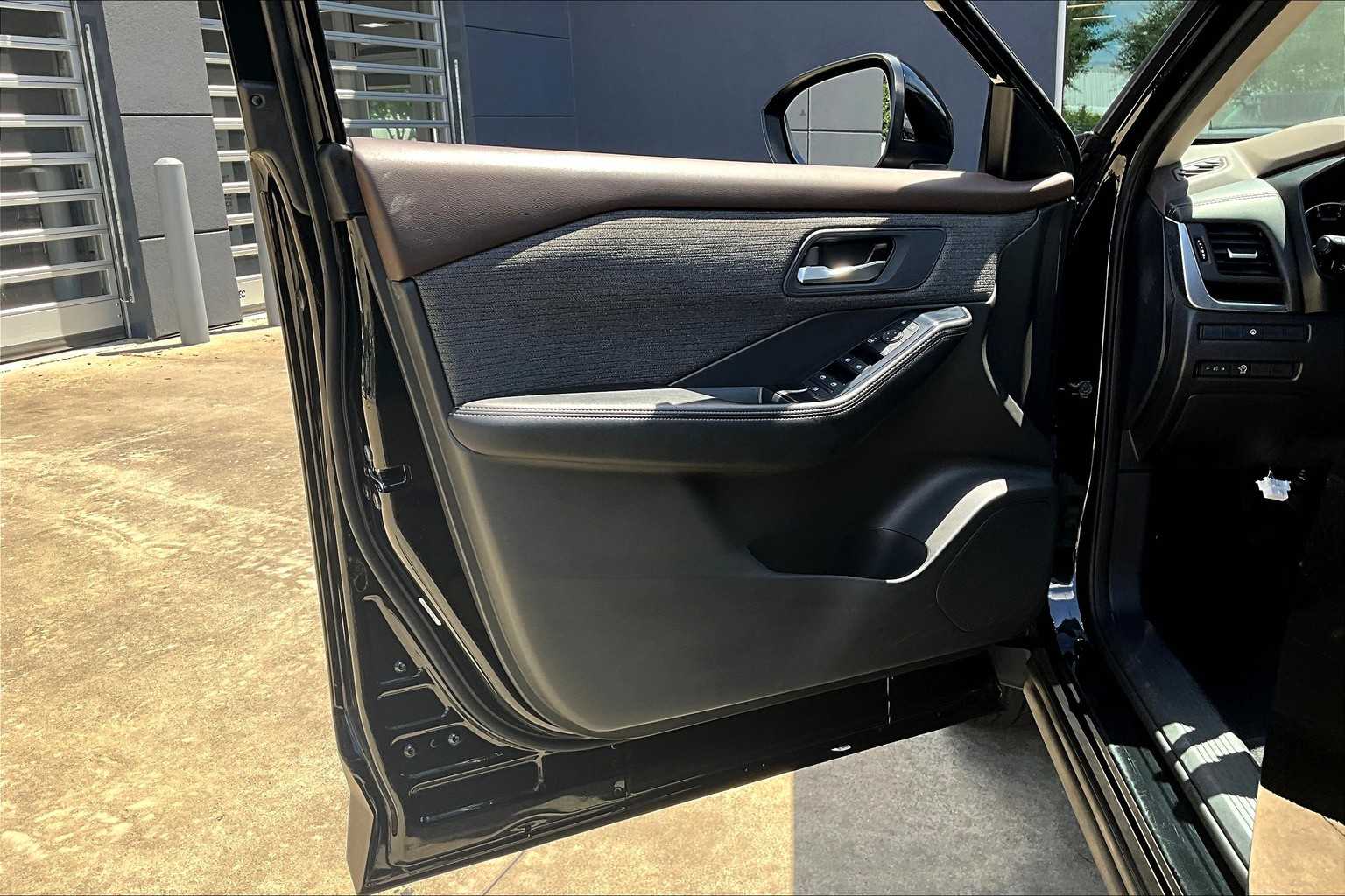 2023 Nissan Rogue SV photo 19