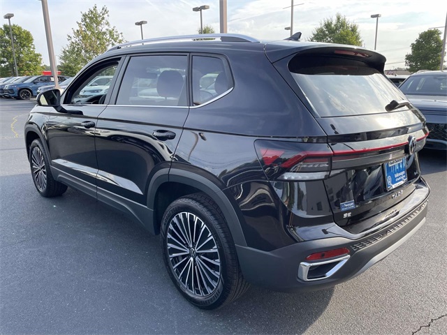 2025 Volkswagen Taos SE photo 4