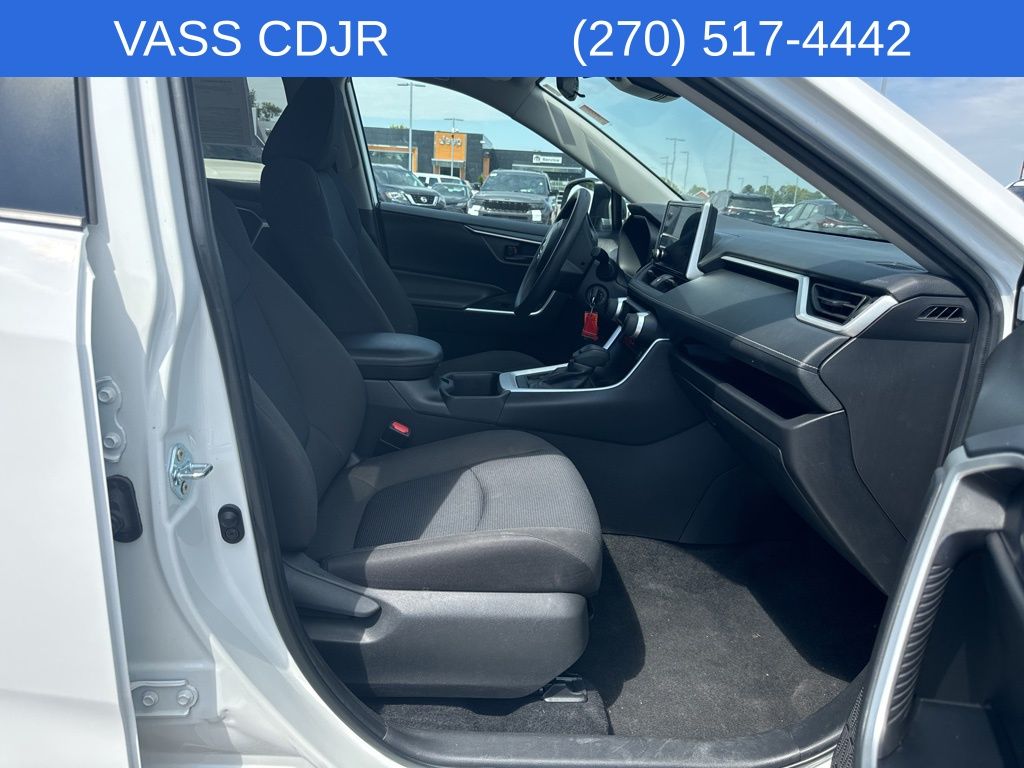 2024 Toyota RAV4 LE photo 21
