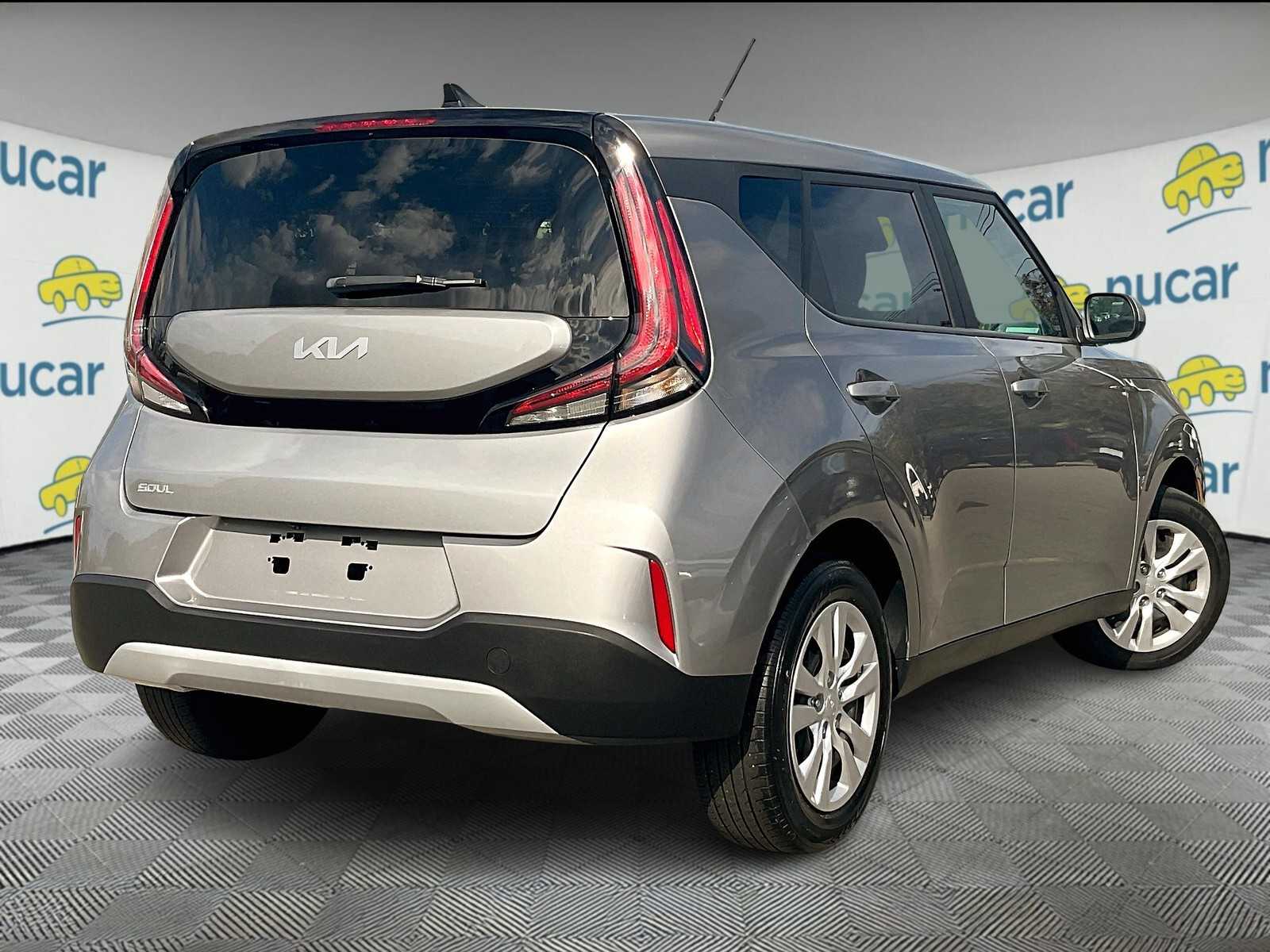 2023 Kia Soul LX photo 3
