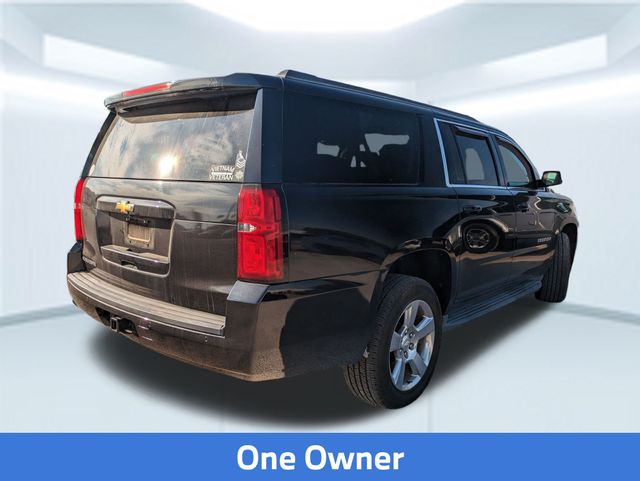 2017 Chevrolet Suburban LT photo 3