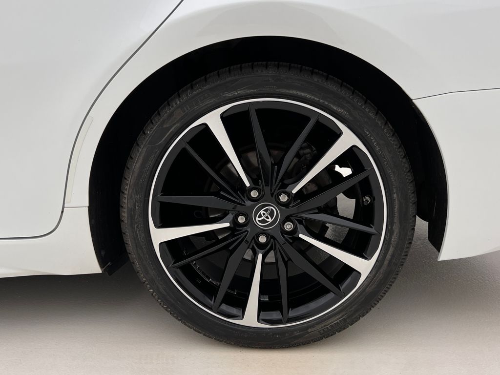 2018 Toyota Camry XSE photo 31