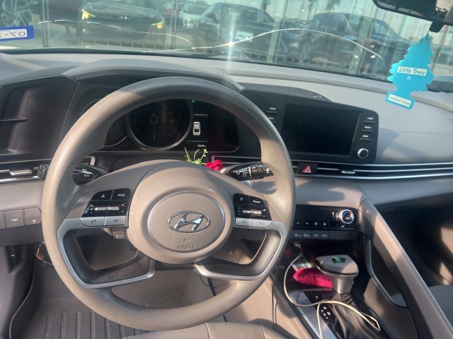 2022 Hyundai Elantra SEL photo 11