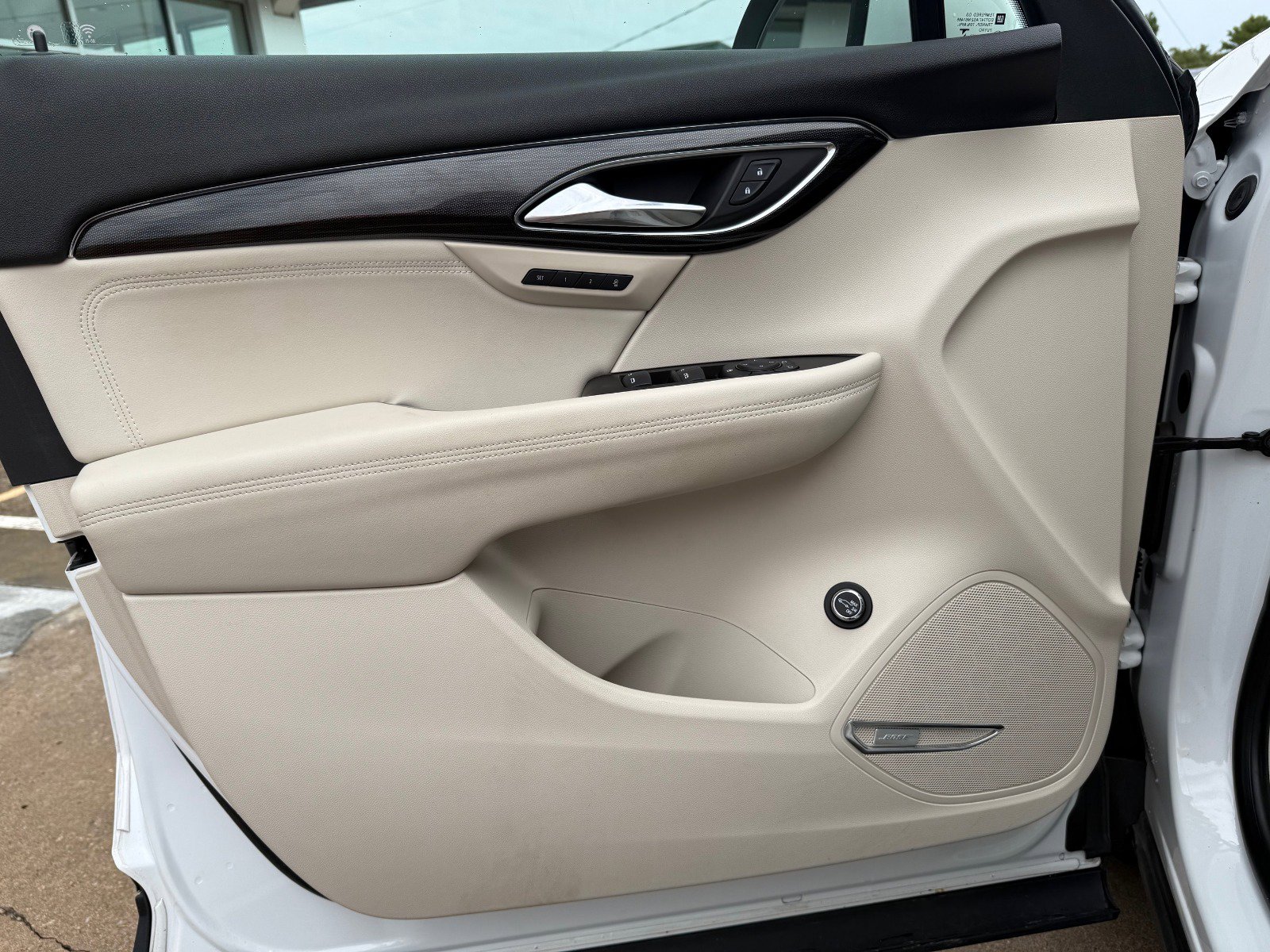2021 Buick Envision Essence photo 6