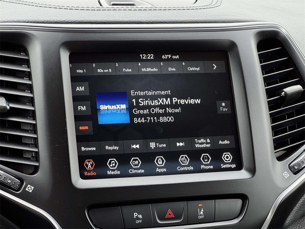 2021 Jeep Cherokee Latitude Lux photo 2