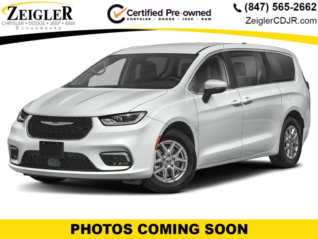 2024 Chrysler Pacifica Touring L's photo