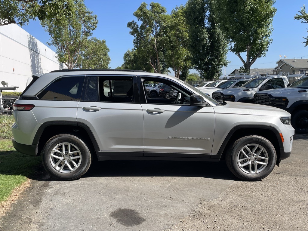 2025 Jeep Grand Cherokee Laredo X photo 5