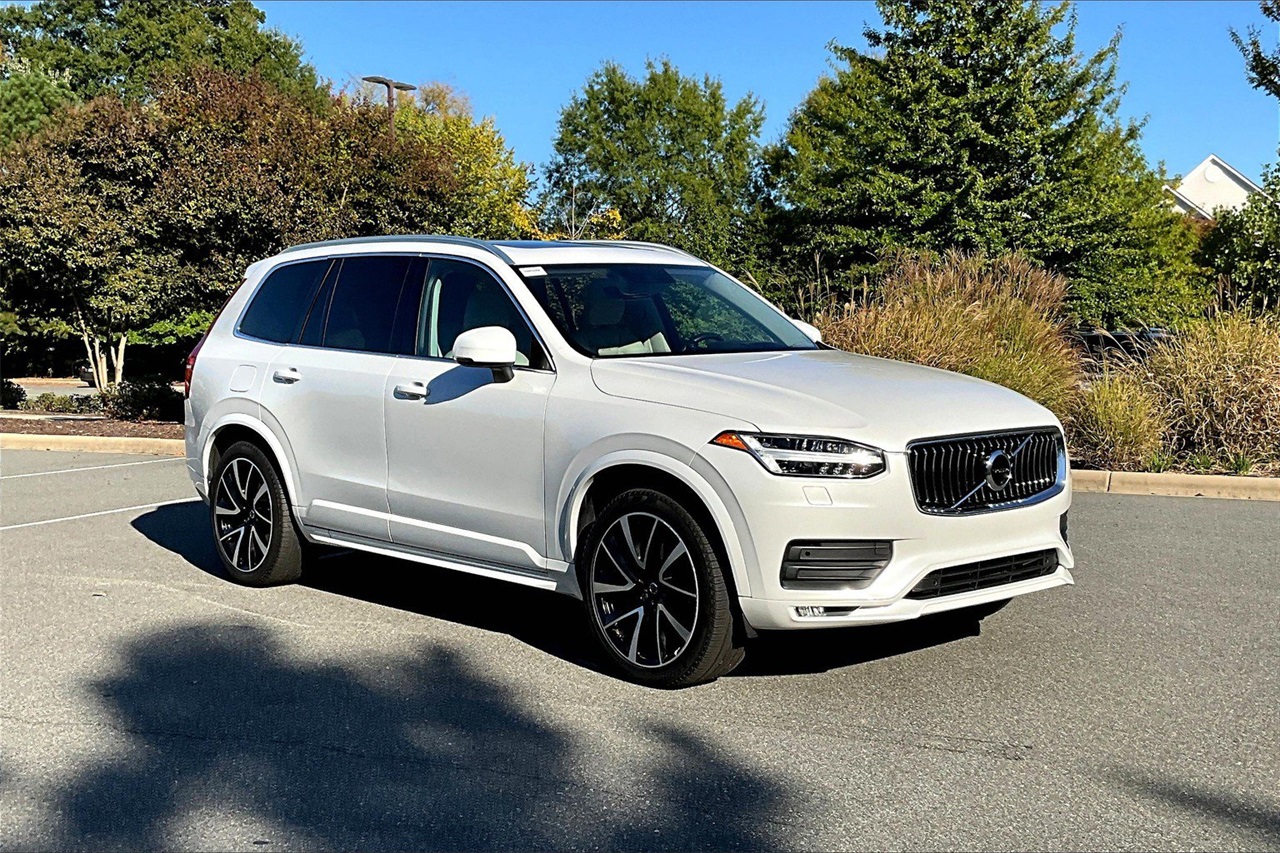 2020 Volvo XC90 T6 Momentum photo 2