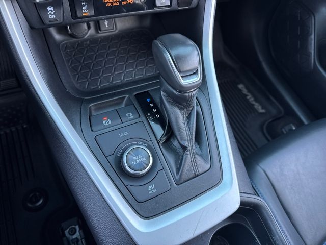 2020 Toyota RAV4 Hybrid XSE photo 14