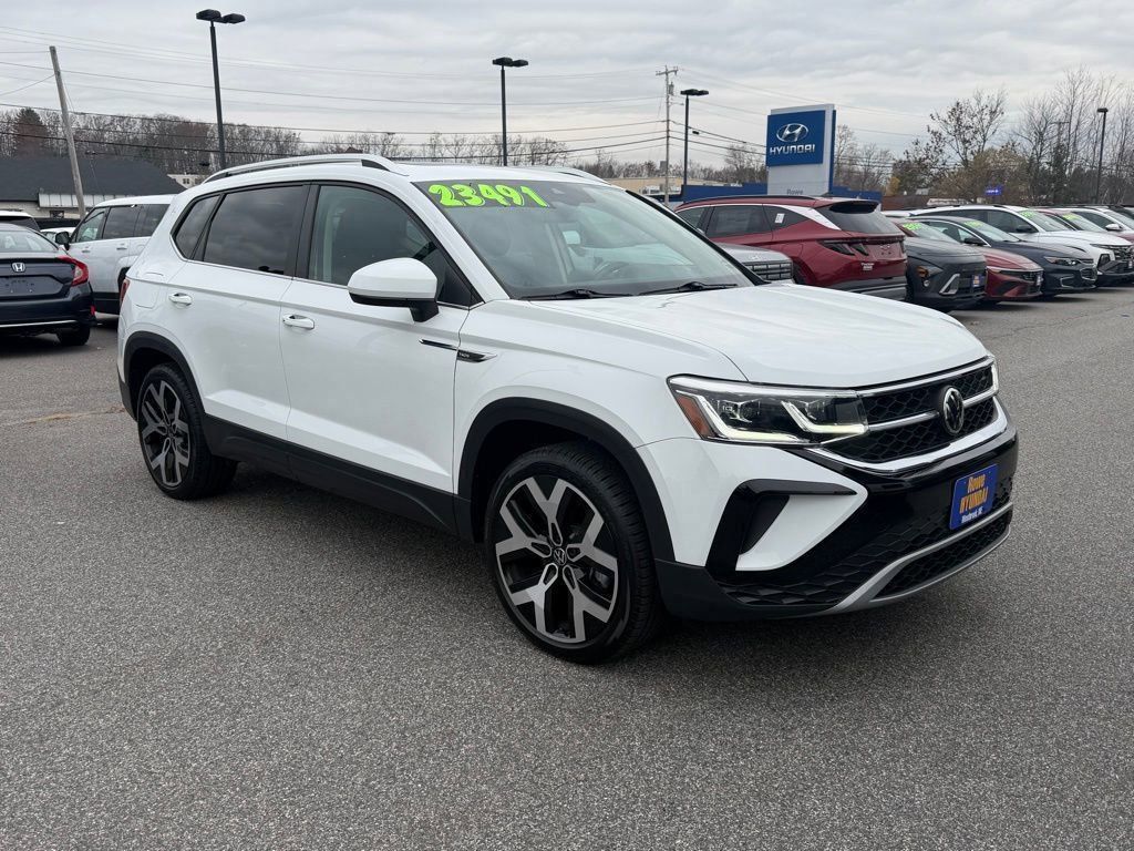 2022 Volkswagen Taos SEL's photo