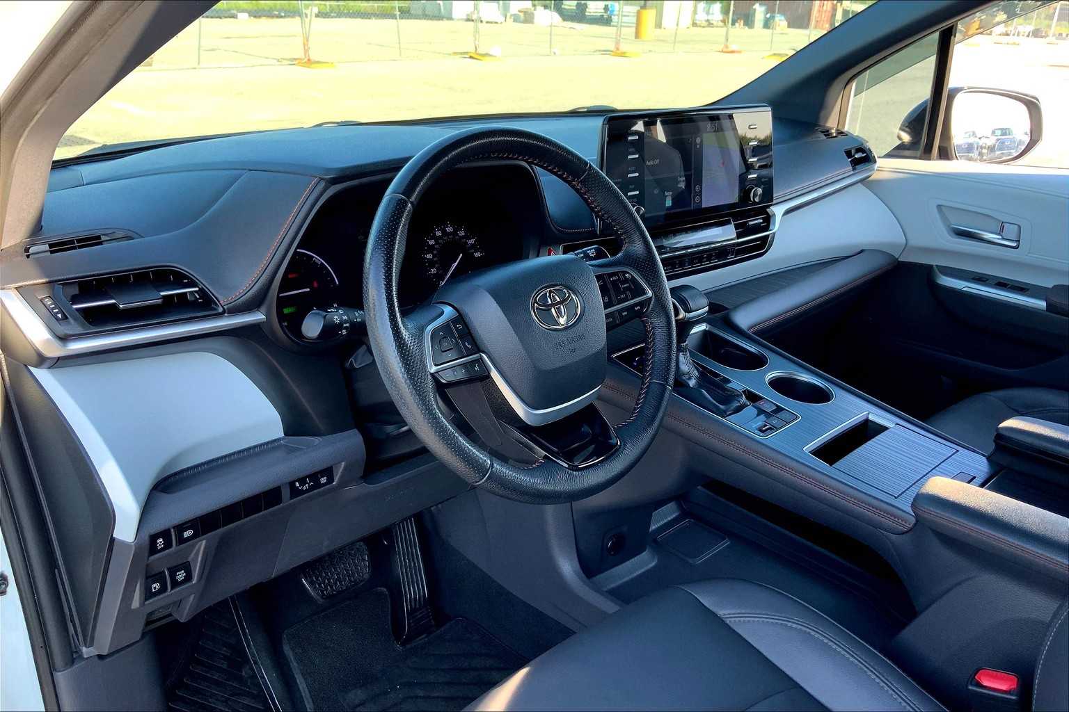 2021 Toyota Sienna XSE photo 16