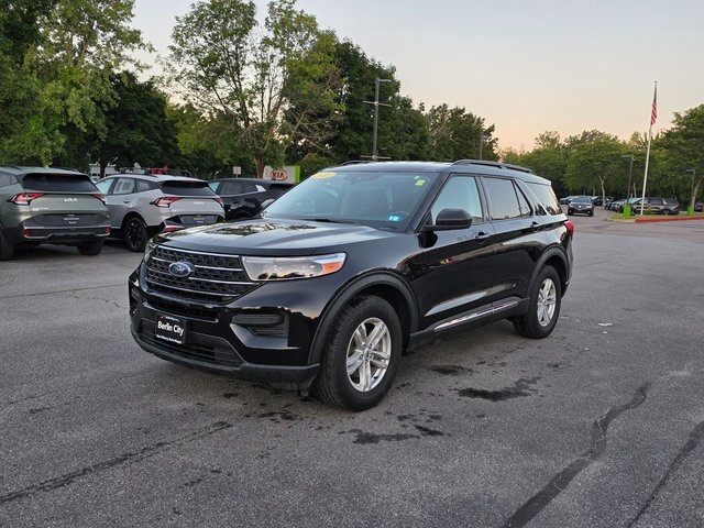 2022 Ford Explorer XLT photo 2