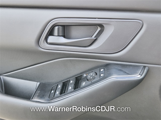 2024 Nissan Rogue S photo 20