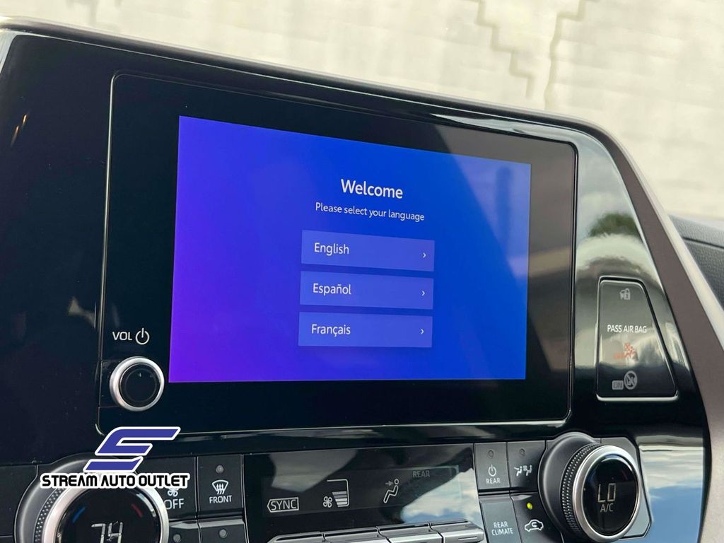 2023 Toyota Highlander LE photo 25