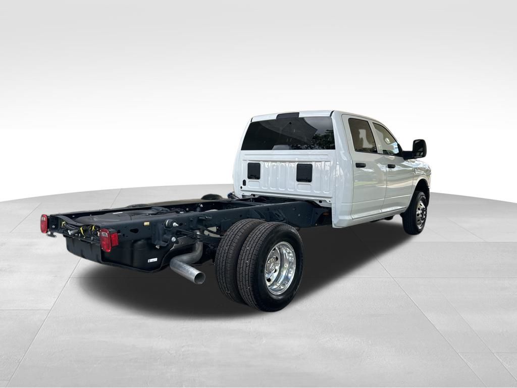 2025 Ram 3500 Tradesman photo 2