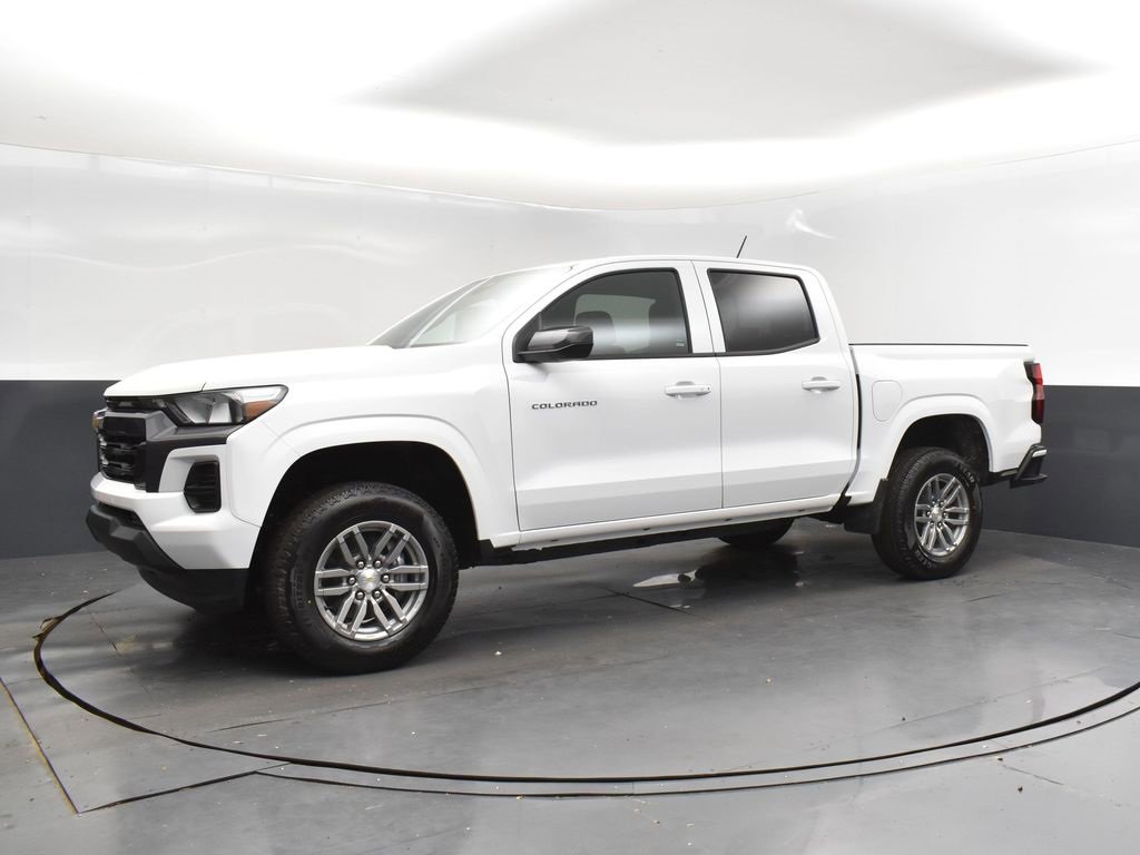 2025 Chevrolet Colorado Work Truck LT photo 3