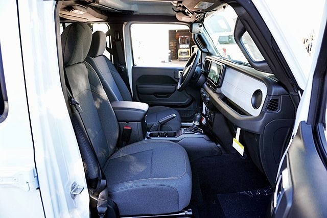 New 2026 Bright White Clear-Coat Exterior Paint Jeep Sport image 17