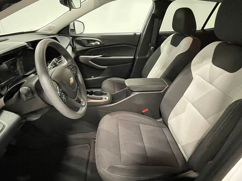 2024 Chevrolet Trax LS photo 2
