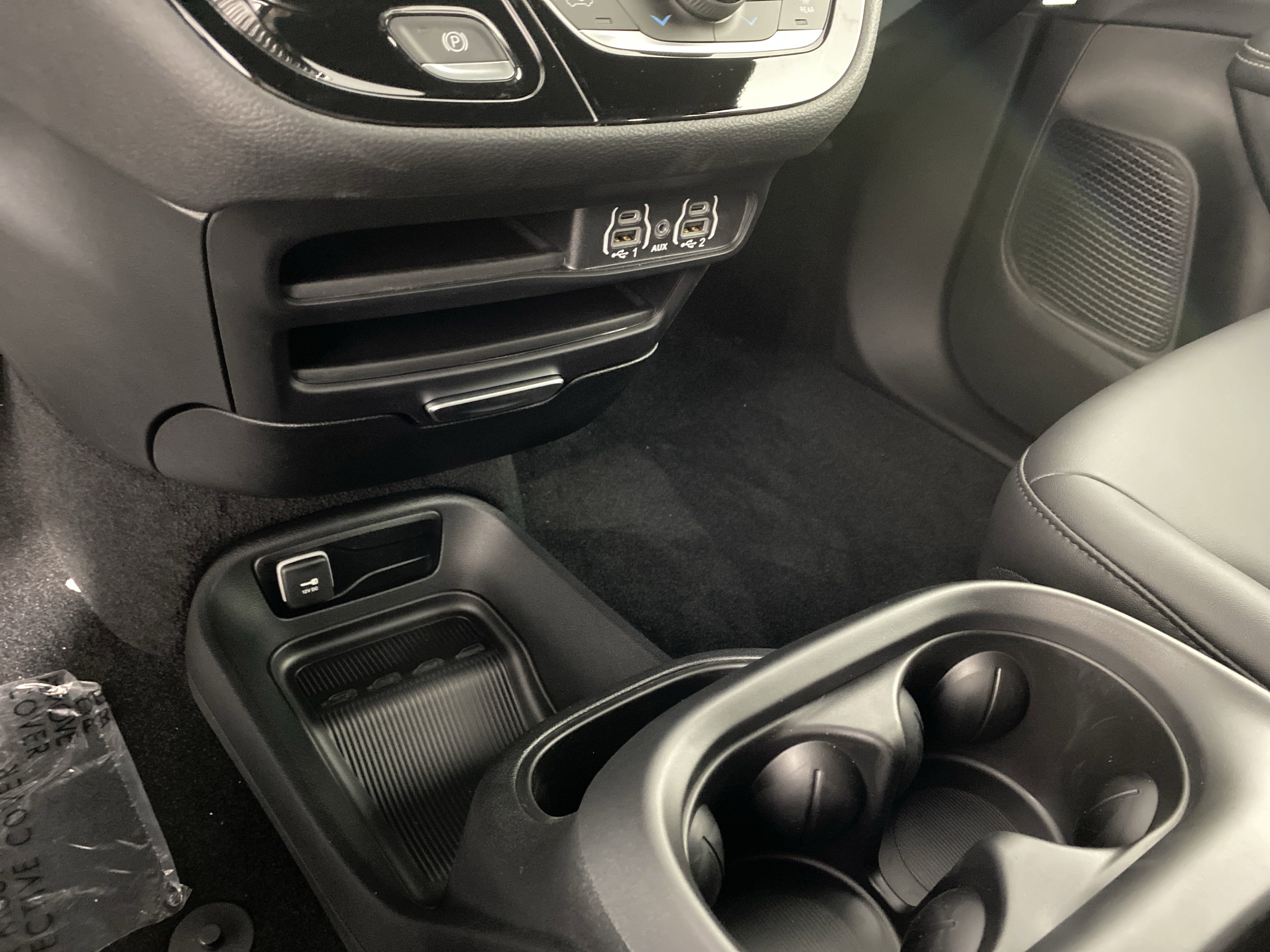 2025 Chrysler Pacifica photo 4