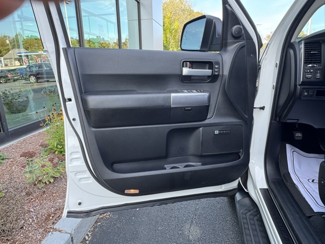 2022 Toyota Sequoia photo 10