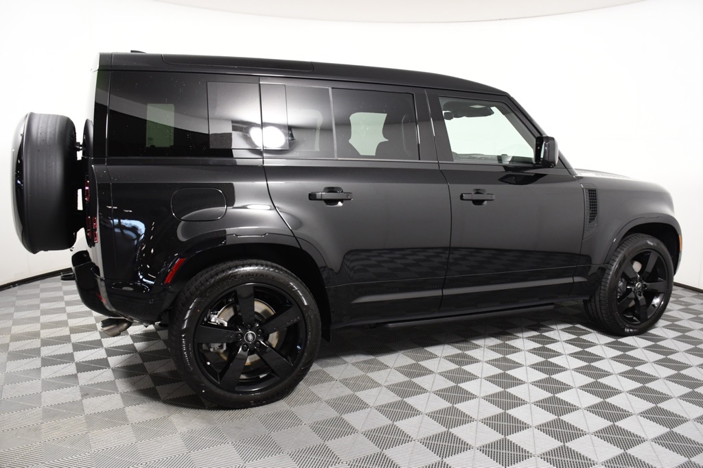 2025 Land Rover Defender 110 X-Dynamic SE photo 7
