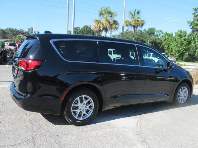 2025 Chrysler Voyager LX photo 6