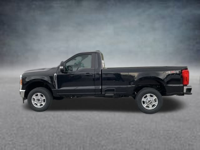 2025 Ford F-350 XLT photo 4