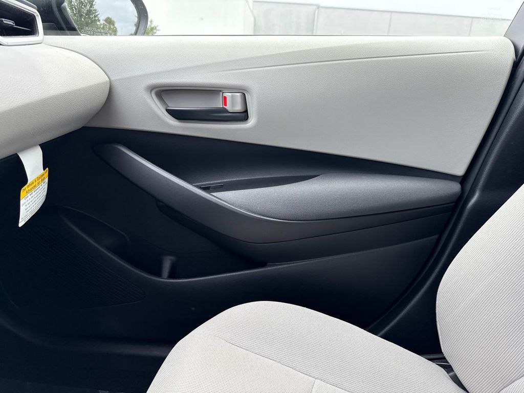 2022 Toyota Corolla LE photo 23