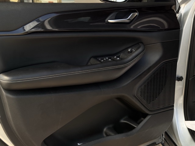2023 Jeep Grand Cherokee Altitude photo 26