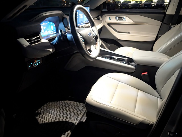 2025 Ford Explorer photo 6