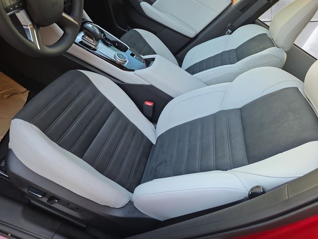 2025 Mitsubishi Outlander SE photo 8