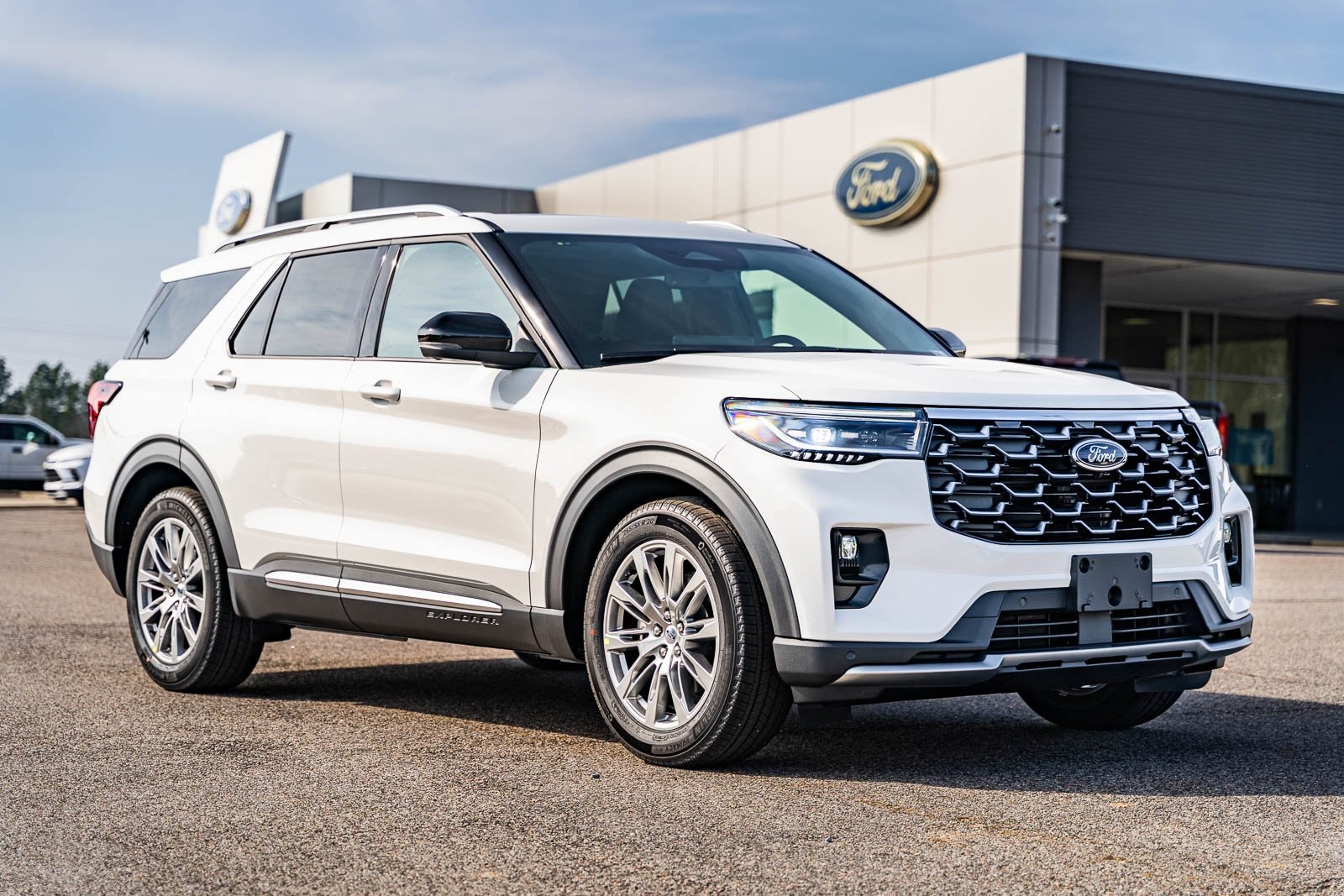 2026 Ford Explorer Platinum's photo