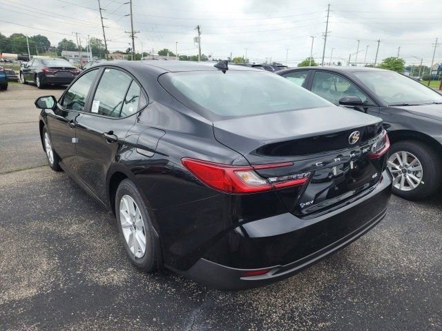 2025 Toyota Camry LE photo 4