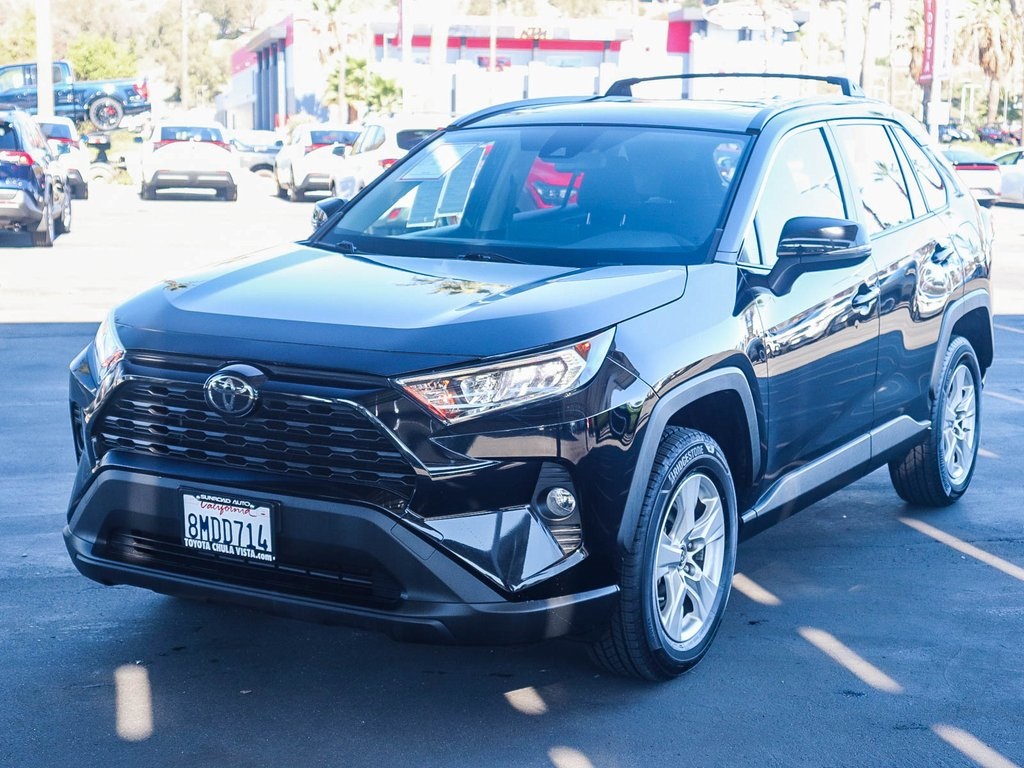 2019 Toyota RAV4 XLE photo 3