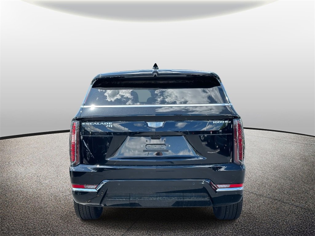 2025 Cadillac Escalade IQ Luxury photo 3