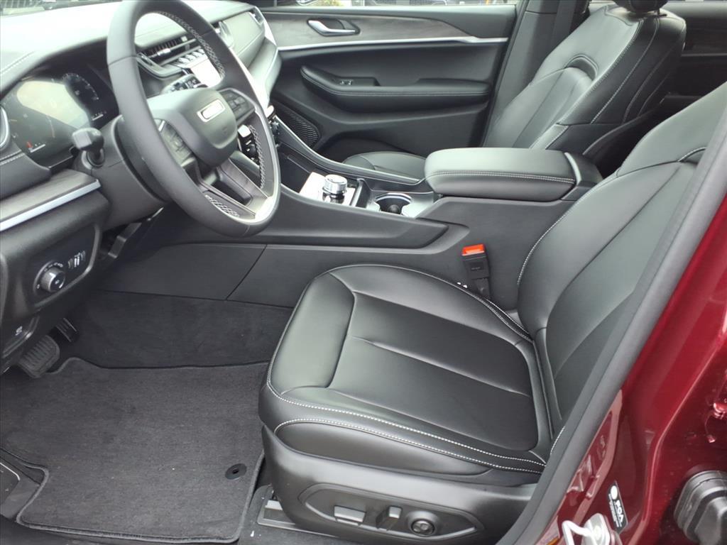 2025 Jeep Grand Cherokee Limited photo 2