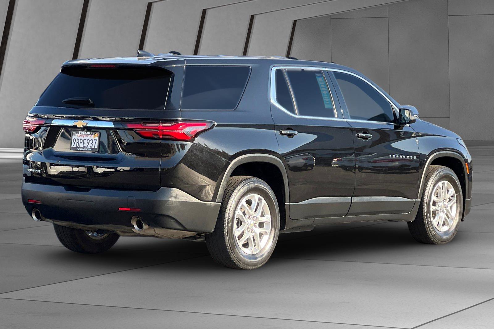 2022 Chevrolet Traverse LS photo 3